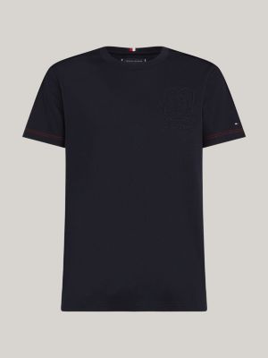 niebieski t-shirt z wyhaftowanym logo pod kolor dla mężczyźni - tommy hilfiger
