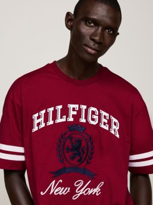 t-shirt à logo blason oversize rouge pour hommes tommy hilfiger