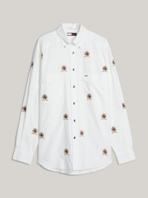 camisa de corte holgado con escudos bordados blanco de hombres tommy hilfiger