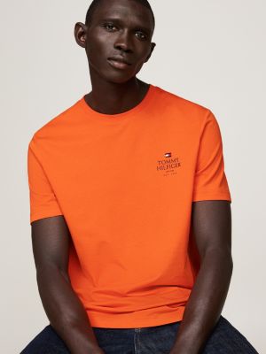 camiseta de cuello redondo con logo naranja de hombres tommy hilfiger