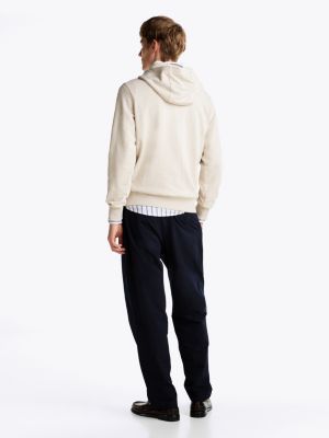 beige terry hoodie met geborduurde vlag voor heren - tommy hilfiger