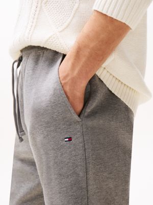 short de jogging à drapeau brodé gris pour hommes tommy hilfiger