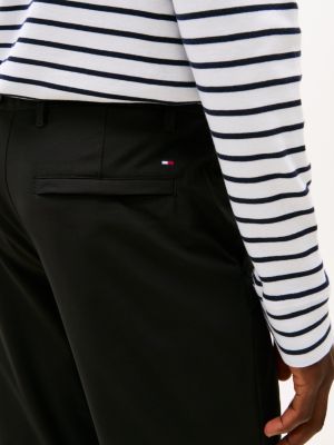 schwarz denton feuchtigkeitsableitende straight fit chinos für herren - tommy hilfiger