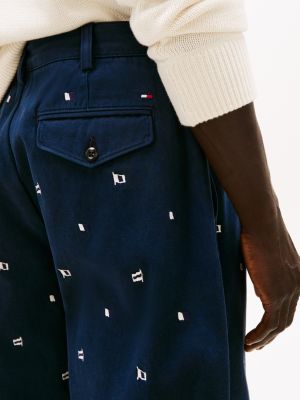 blau greenwich tapered leg fit chinos mit flaggen-stickereien für herren - tommy hilfiger