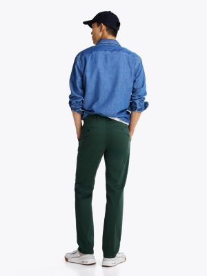 pantalón chino denton con pernera recta verde de hombres tommy hilfiger