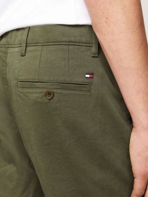 pantalón chino denton con pernera recta caqui de hombres tommy hilfiger