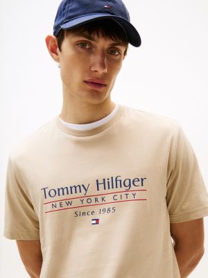 t-shirt à col ras-du-cou et logo beige pour hommes tommy hilfiger