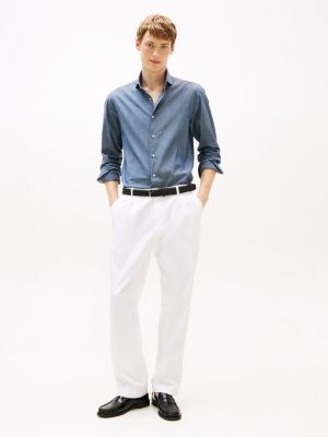 chemise ajustée smart casual en chambray bleu pour hommes tommy hilfiger