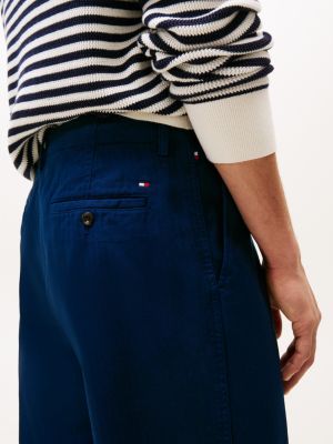 blau tapered leg fit chinos mit fischgrätmuster für herren - tommy hilfiger