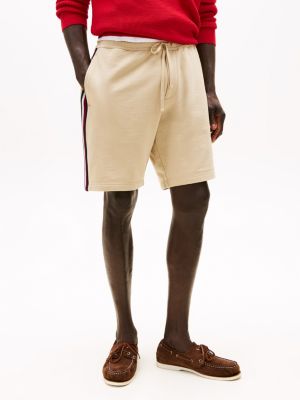 beige sweat-shorts mit global-streifen für herren - tommy hilfiger