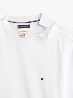 wit adaptive t-shirt met signature-strepen voor heren - tommy hilfiger