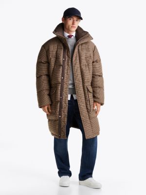 giaccone imbottito oversize con cappuccio marrone da uomini tommy hilfiger