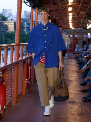 blau the runway collection oversized fit crinkle-hemd für herren - tommy hilfiger