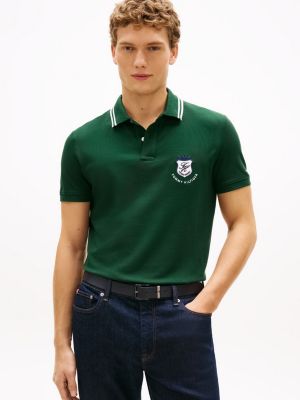 polo coupe standard à blason appliqué green pour hommes tommy hilfiger