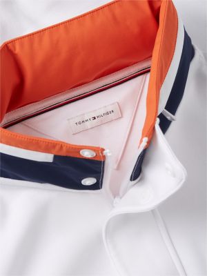 biały bluza z zamkiem pod szyją i logo na rękawie dla mężczyźni - tommy hilfiger