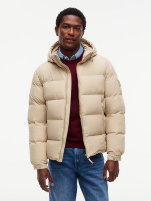 doudoune en duvet à capuche et écusson logo beige pour hommes tommy hilfiger