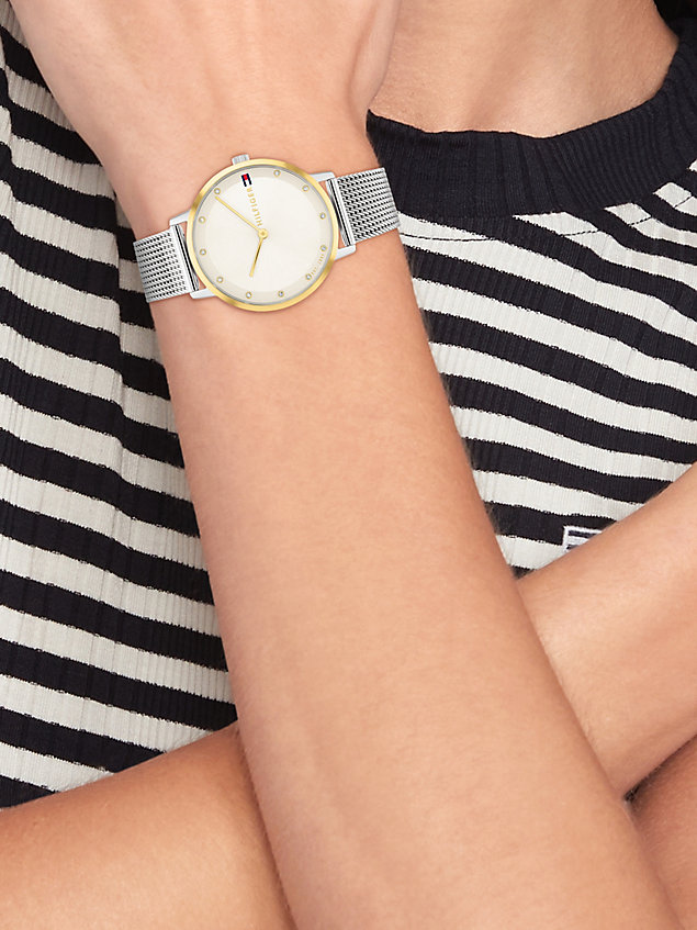 multi pozłacany zegarek z siateczkową bransoletą dla kobiety - tommy hilfiger