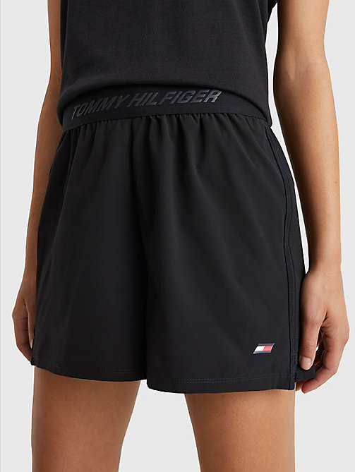 shorts sport de tela con corte regular negro de mujer tommy hilfiger
