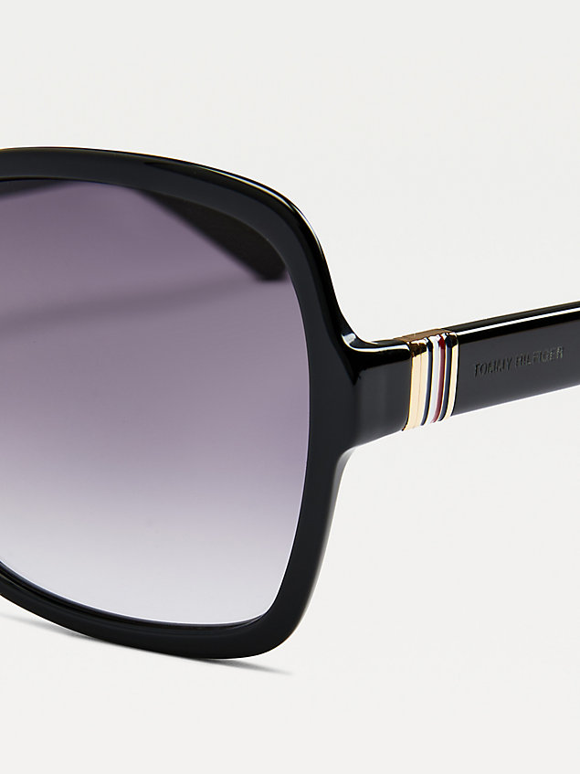 black hoekige zonnebril met metalen detail voor dames - tommy hilfiger