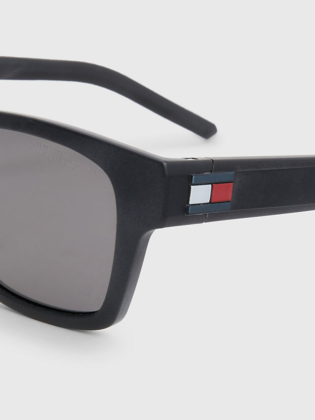 black rechteckige polarisierte sonnenbrille für unisex - tommy hilfiger