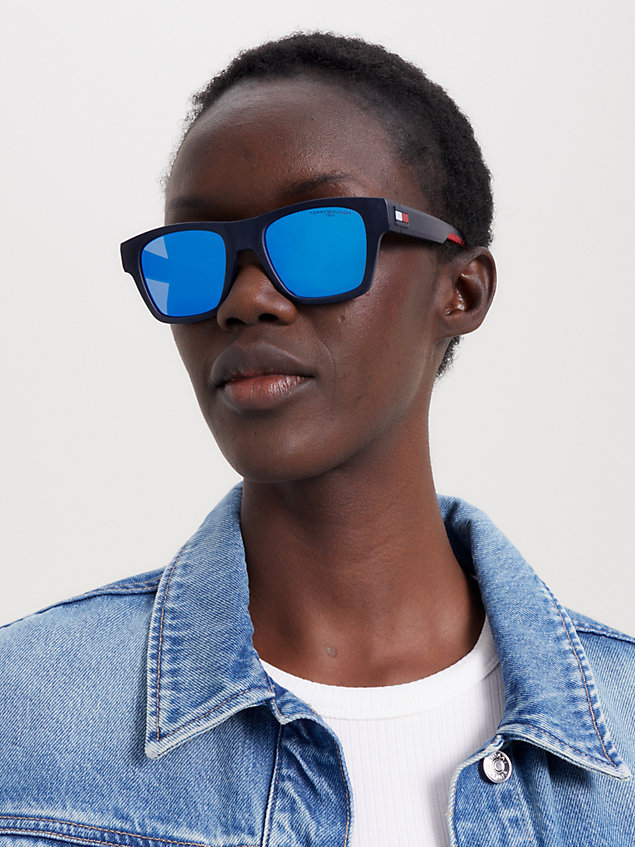 blue rechteckige polarisierte sonnenbrille für unisex - tommy hilfiger