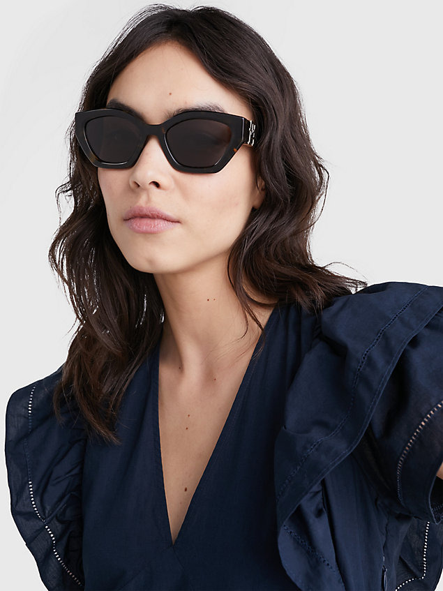 brown monogram cat-eye sunglasses for women tommy hilfiger