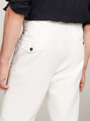 pantalón con cintura ajustable y raya marcada blanco de hombres tommy hilfiger