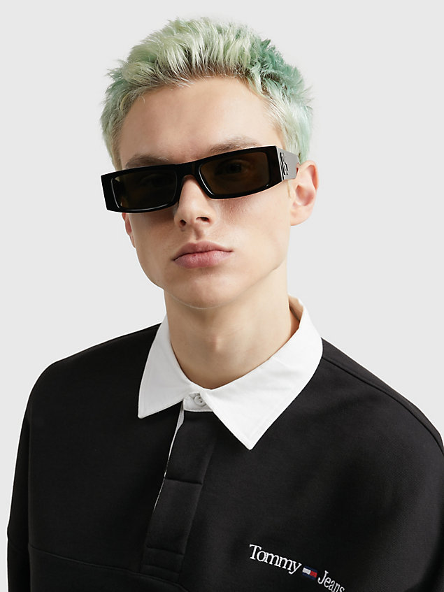 black sonnenbrille mit transparentem rahmen für unisex - tommy jeans