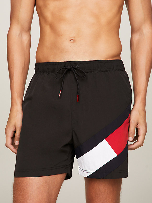 black medium lange slim fit zwemshort met vlag voor heren - tommy hilfiger