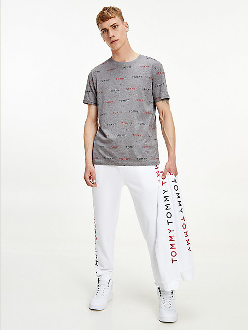 grau t-shirt mit logo-stickerei für herren - tommy jeans