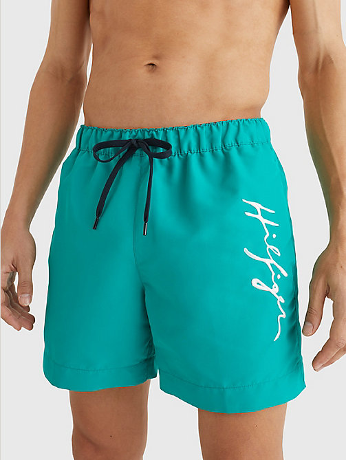 groen medium lange zwemshort met signature-logo voor heren - tommy hilfiger