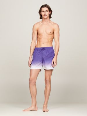 purple mittellange badeshorts mit ombré-print für herren - tommy jeans