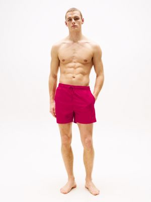 rosa essential mittellange badeshorts für herren - tommy hilfiger