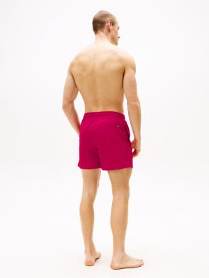 rosa essential mittellange badeshorts für herren - tommy hilfiger