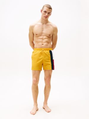 multi hilfiger flag mittellange slim fit badeshorts für herren - tommy hilfiger