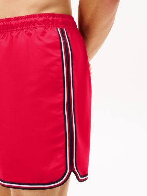 rot global stripe mittellange badeshorts für herren - tommy hilfiger