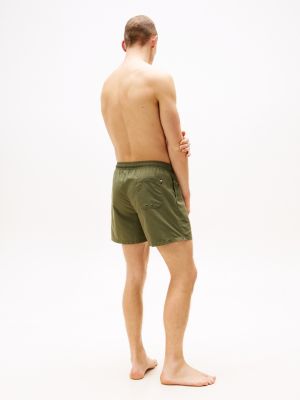 khaki mittellange badeshorts mit th-monogramm für herren - tommy hilfiger