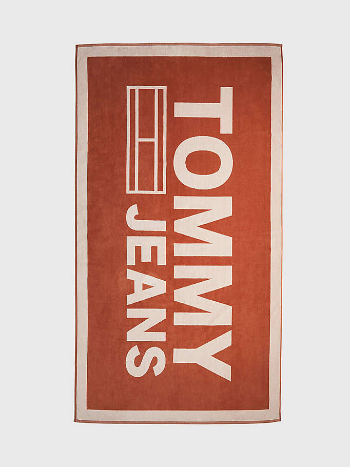 brown essential logo towel for unisex tommy jeans