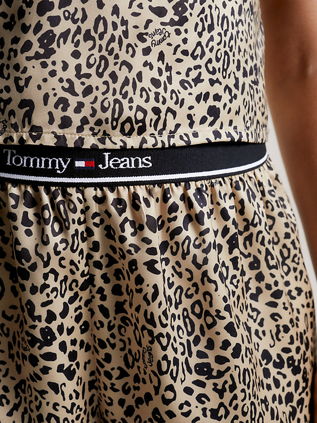 brown essential korte satijnen pyjamaset met print voor dames - tommy jeans