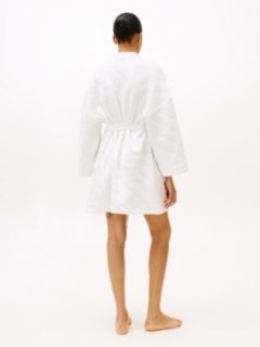 Essential Quilted Jacquard Jersey Robe — White 4