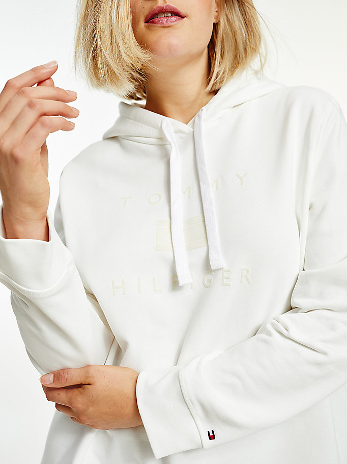 wit curve hoodie met flock-logo voor women - tommy hilfiger