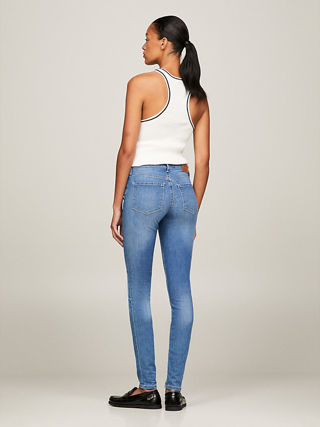 denim th flex como skinny jeans mit mittelhohem bund und fade-effekten für damen - tommy hilfiger