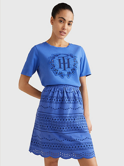 t-shirt à monogramme appliqué bleu pour femmes tommy hilfiger