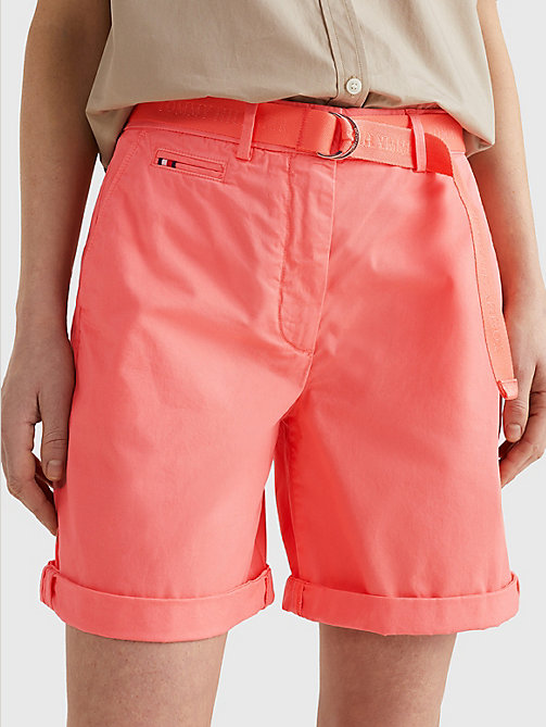 pantalón chino corto con cinturón rosa de mujer tommy hilfiger