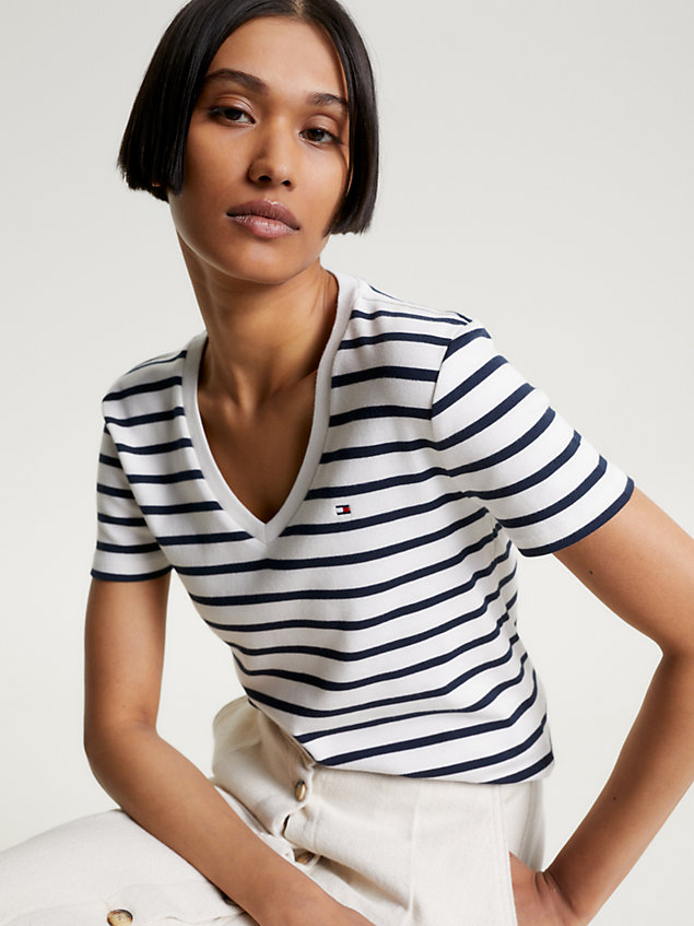 t-shirt ajusté en coton bio à col en v white pour femmes tommy hilfiger