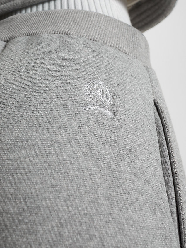 grey classics relaxed fit joggingshort met embleem voor dames - tommy hilfiger