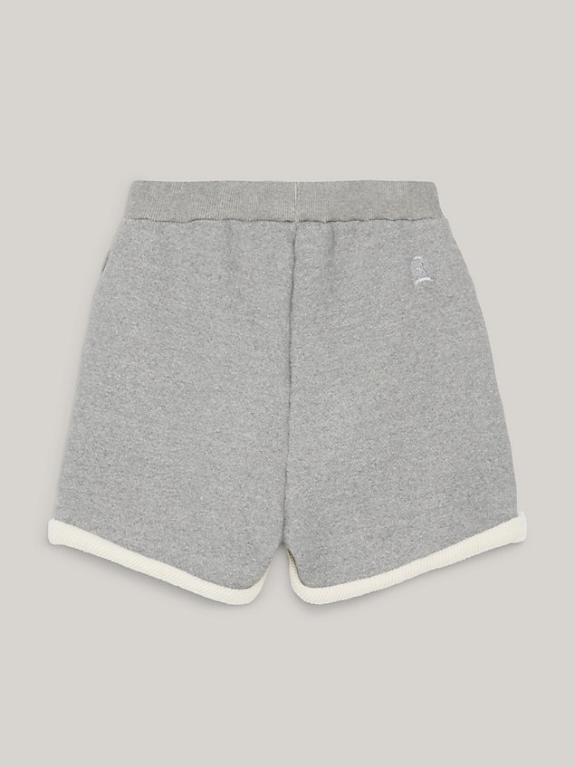 grey classics relaxed fit sweat-shorts mit wappen für damen - tommy hilfiger