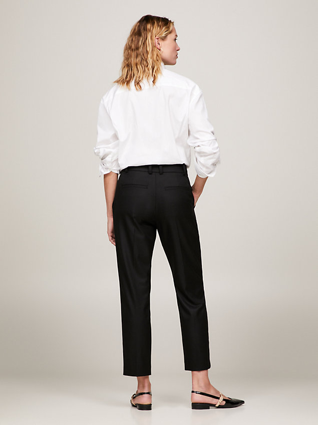black slim fit straight broek met th-monogram voor dames - tommy hilfiger