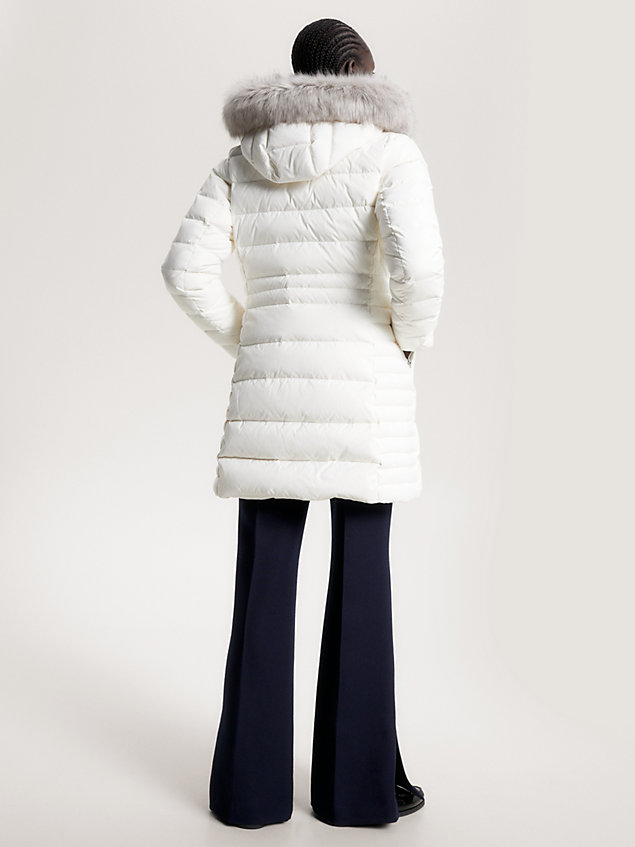 white puchowa kurtka z kapturem ze sztucznym futerkiem dla kobiety - tommy hilfiger