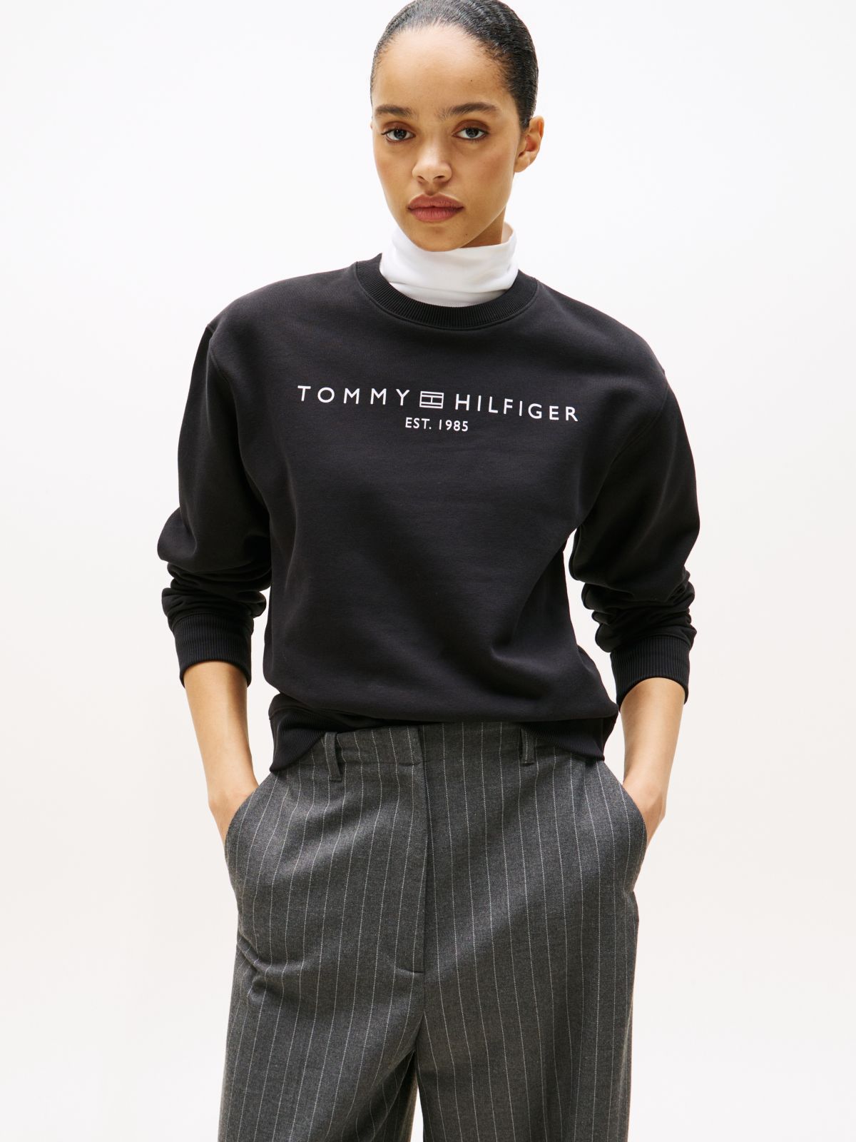 Logo Signature Crew Neck Sweatshirt — Grey